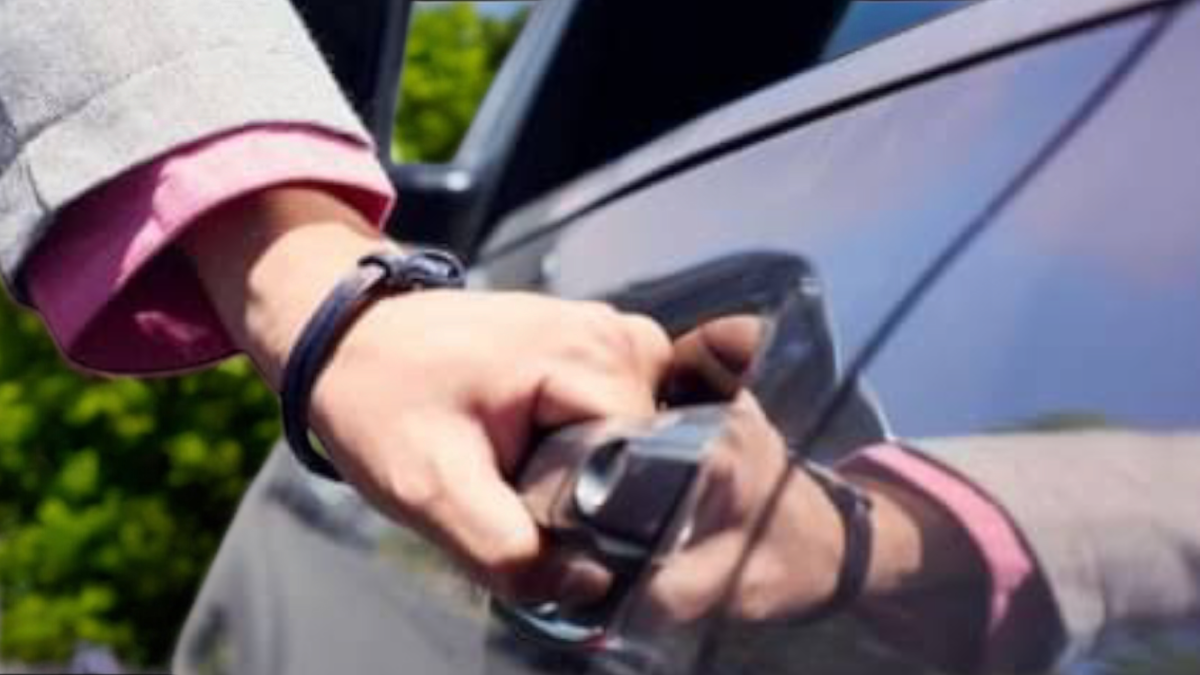 Cara Mengatasi Mobil Terkunci dari Dalam